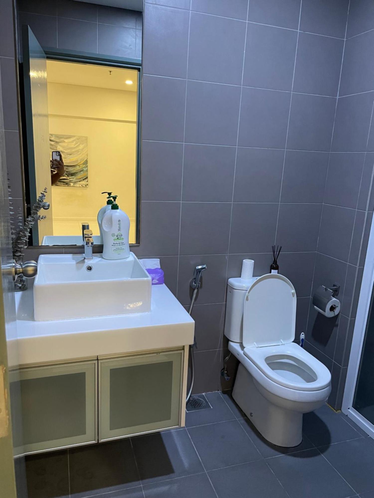 Reizz By Global Service Apartemen