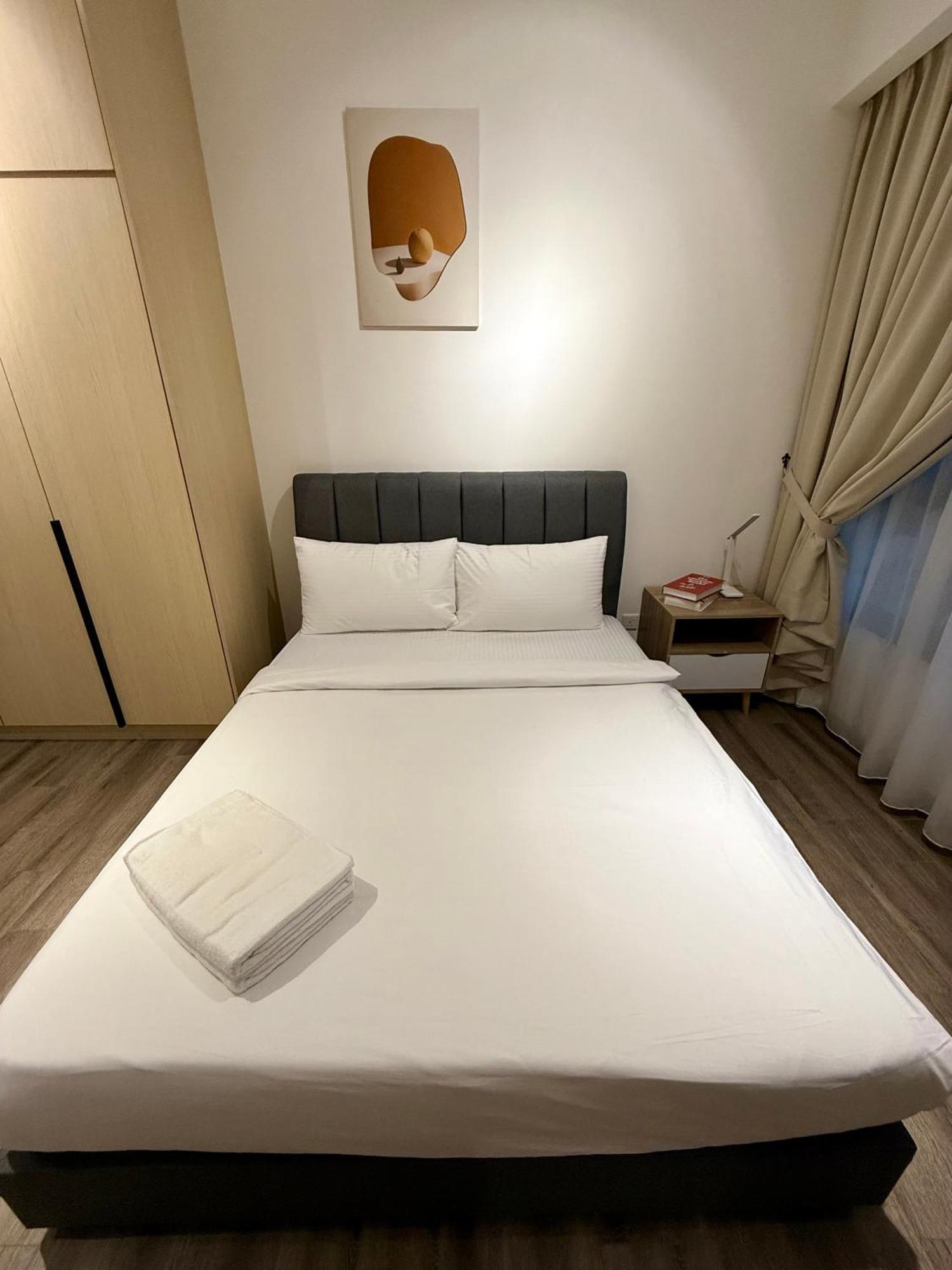 Reizz By Global Service Apartemen