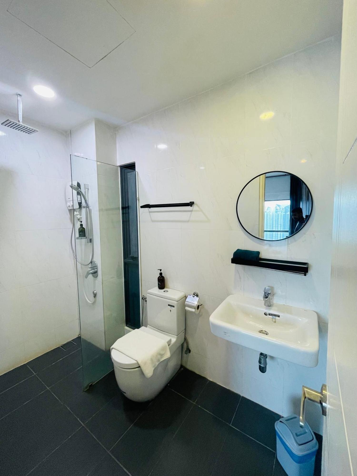 Reizz By Global Service Apartemen